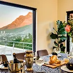 La Vue Table Mountain