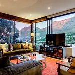 La Vue Table Mountain