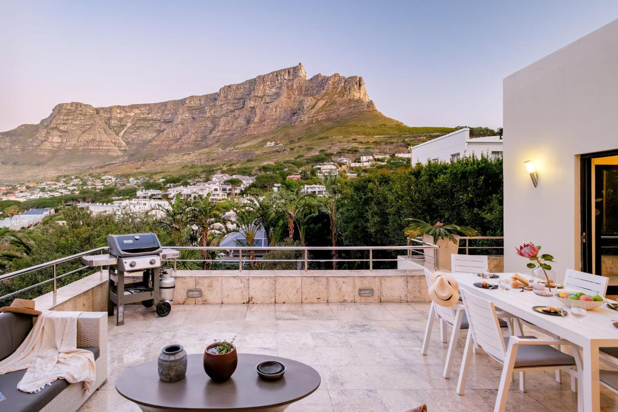 La Vue Table Mountain