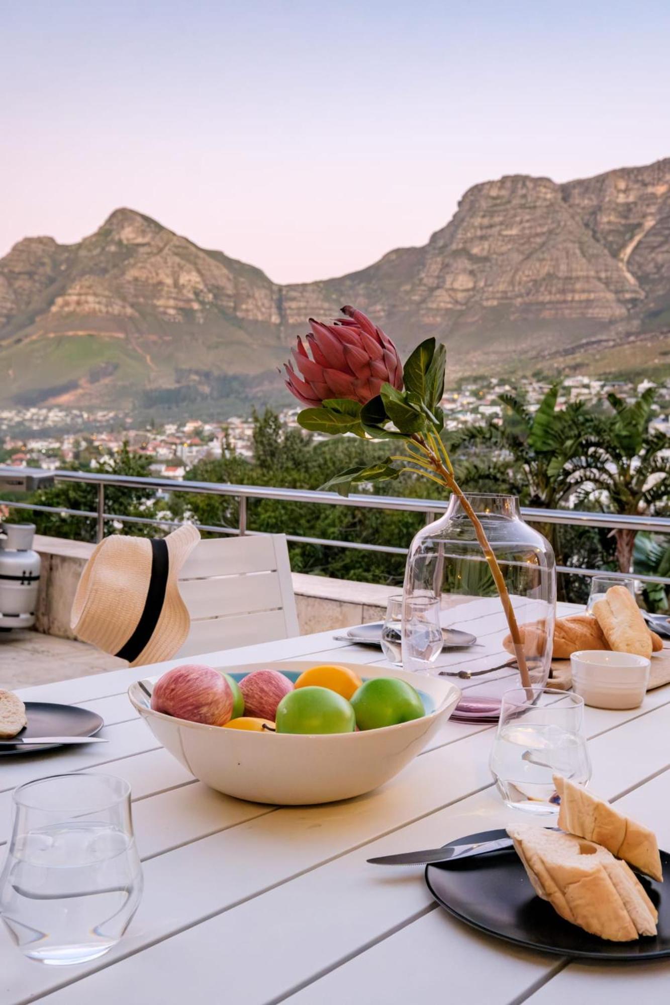 La Vue Table Mountain *